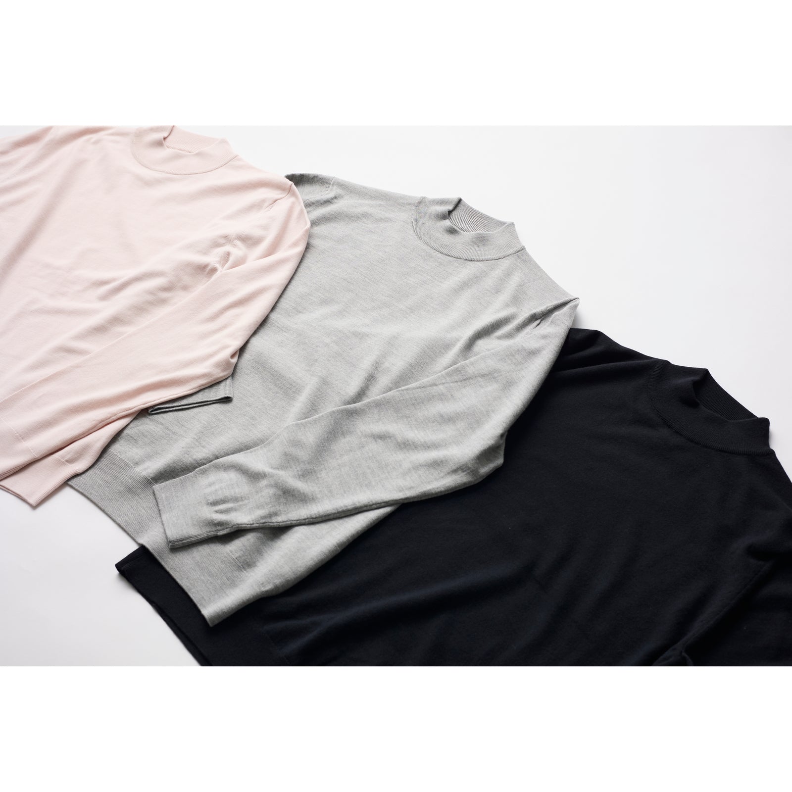 ウルトラファインメリノウール100%モックネックセーター 15.5μ