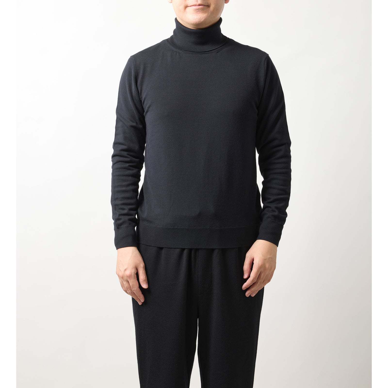 ウルトラファインメリノウール100%タートルネックセーター 15.5μ